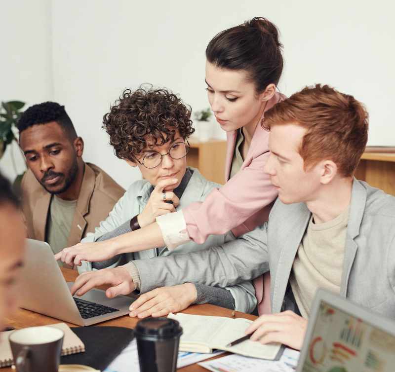 Team Meeting 800x754